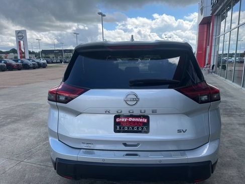 Used 2024 Nissan Rogue SV FWD image 3