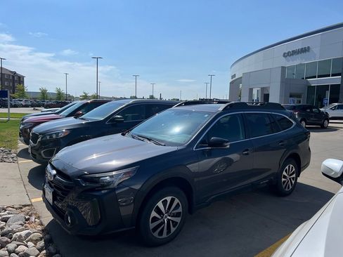 Used 2024 Subaru Outback Premium AWD/4WD image 2