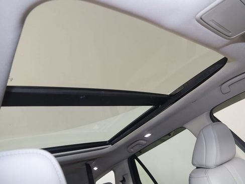 Used 2024 Honda Pilot Touring image 11