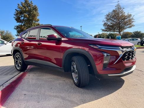 Used 2025 Chevrolet Trax LT image 5