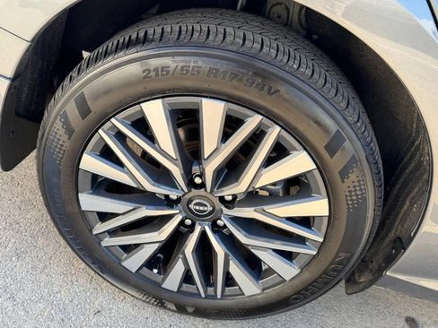 Used 2024 Nissan Altima 2.5 SV w/ SV Premium Package image 4