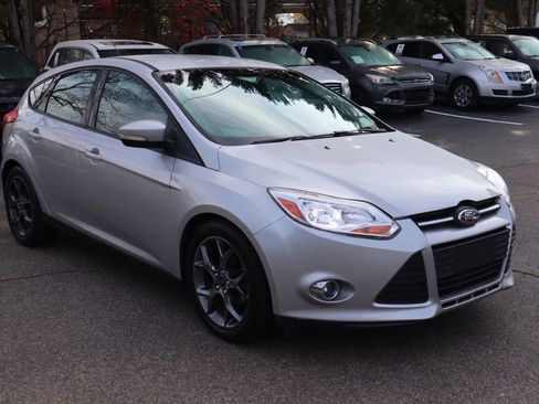 Used 2014 Ford Focus SE w/ Equipment Group 201A image 3
