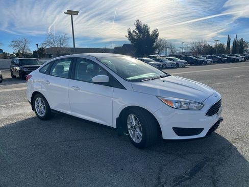 Used 2018 Ford Focus SE image 2