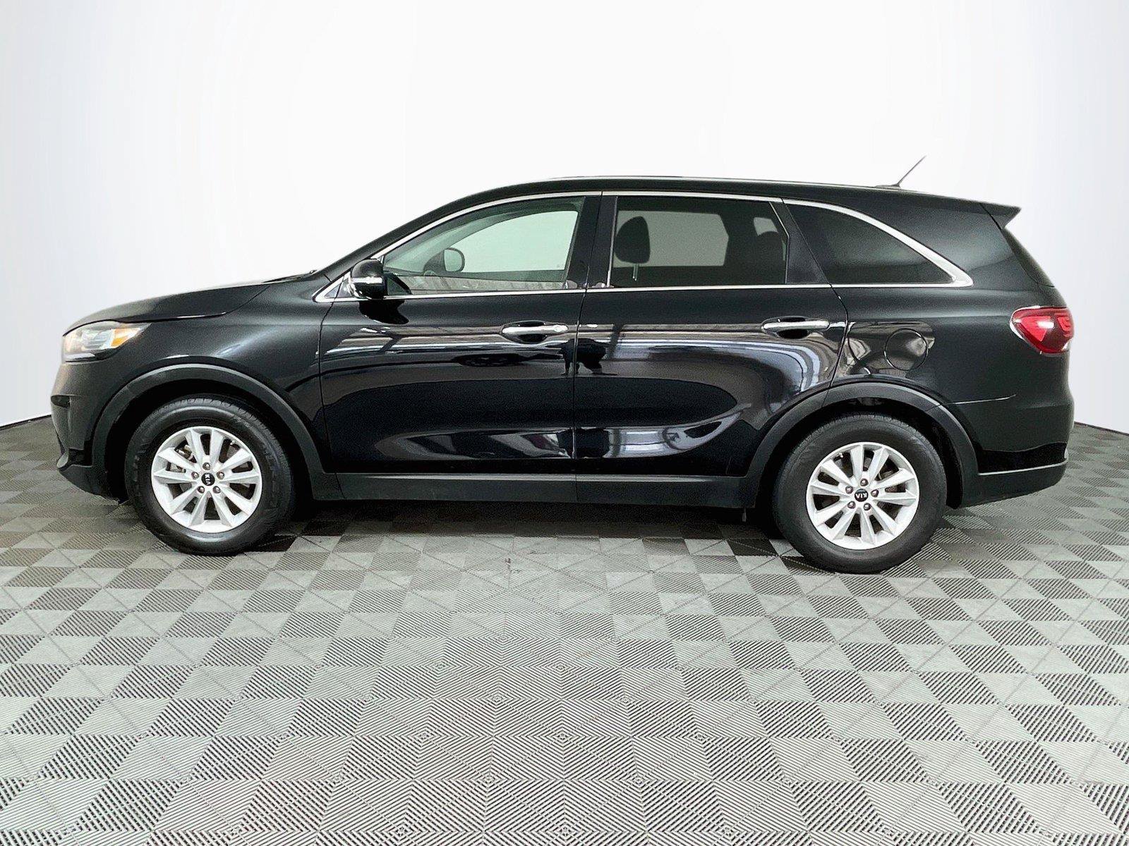 Used 2019 Kia Sorento L FWD image 4