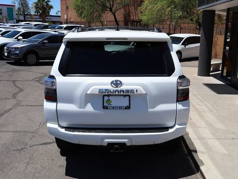 Used 2022 Toyota 4Runner SR5 AWD/4WD image 10