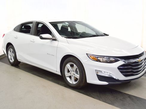 Used 2024 Chevrolet Malibu LT image 2