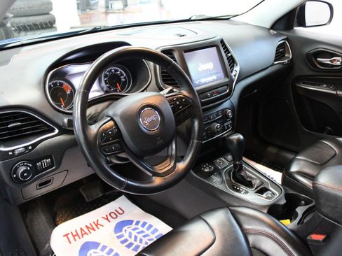 Used 2019 Jeep Cherokee Trailhawk w/ Cold Weather Group AWD/4WD image 10