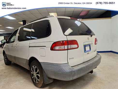 Used 2001 Toyota Sienna LE image 4