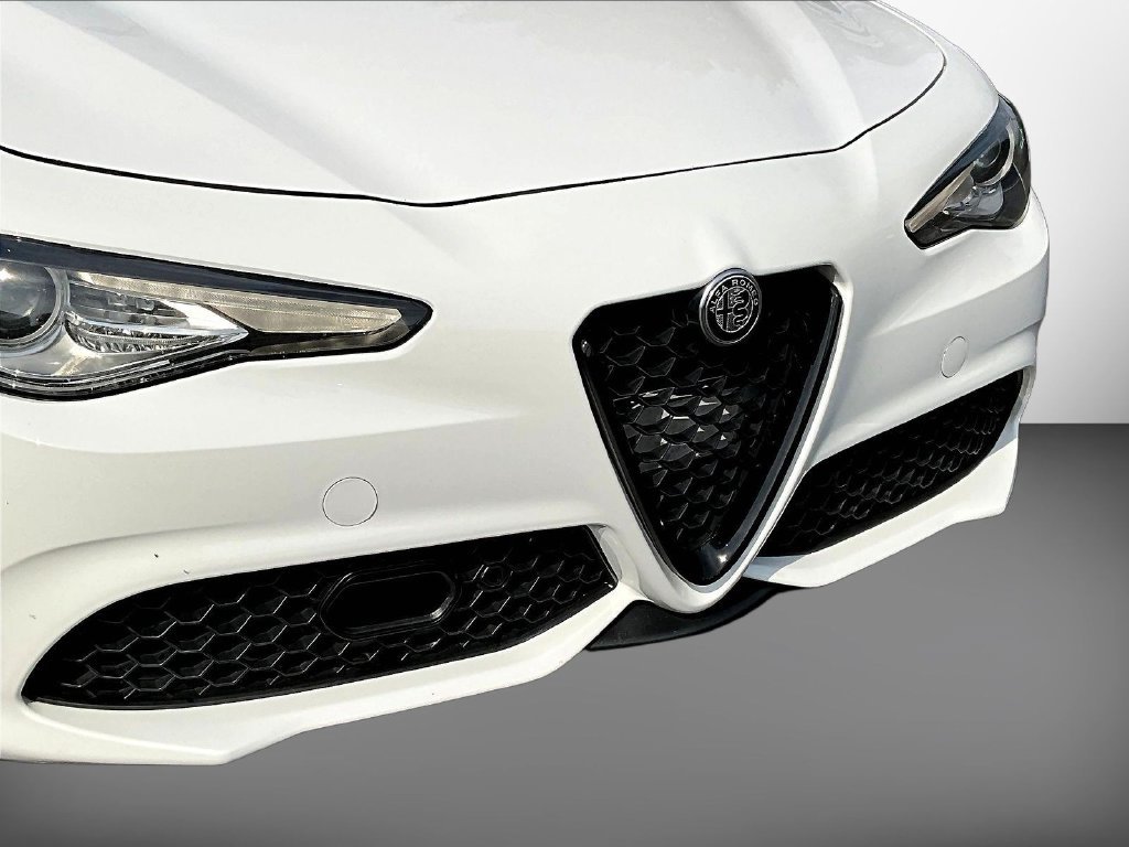 Used 2020 Alfa Romeo Giulia AWD w/ Cold Weather Package image 34