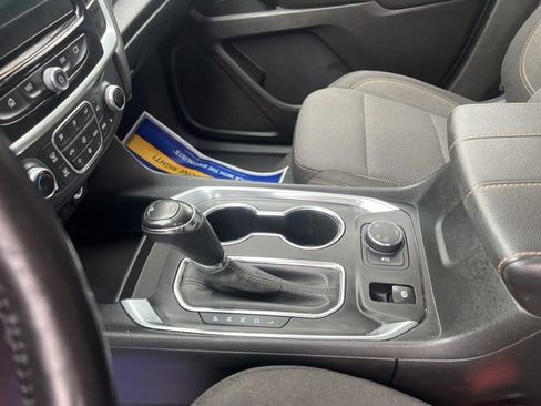 Used 2020 Chevrolet Traverse LT image 17