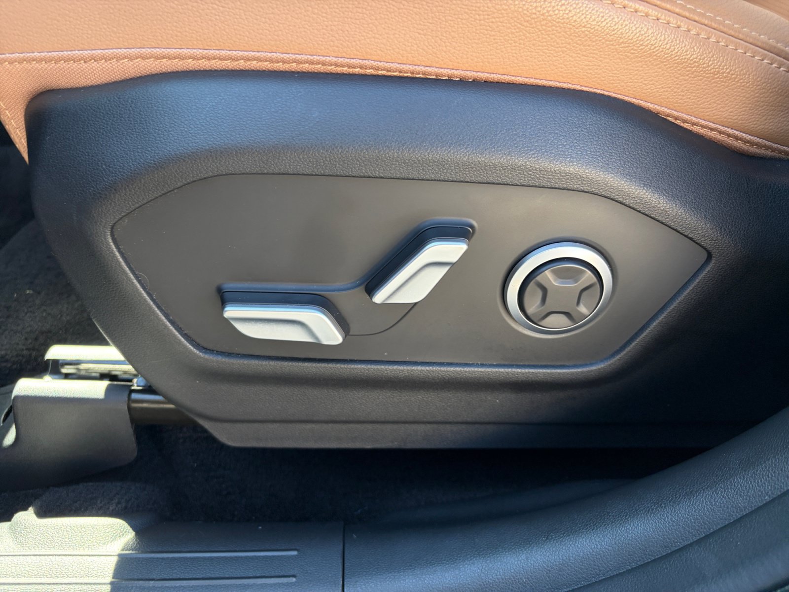 Used 2024 Hyundai Santa Fe Limited FWD image 15