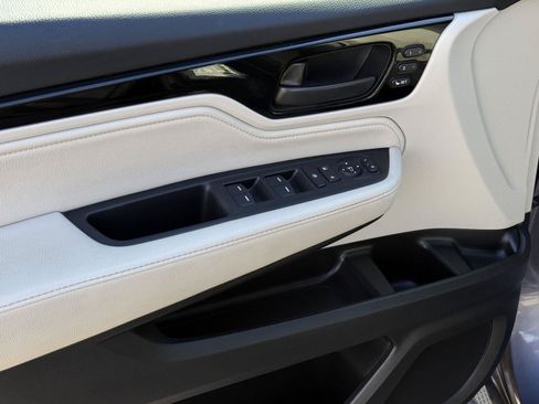 Used 2025 Honda Odyssey Touring image 9