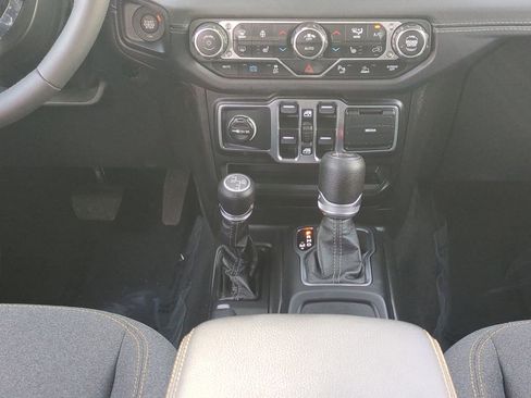 Used 2025 Jeep Wrangler Unlimited Sahara w/ Safety Group AWD/4WD image 20