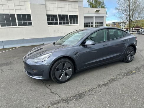 Used 2023 Tesla Model 3 Standard Range image 2