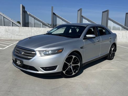Used 2014 Ford Taurus SEL w/ Equipment Group 201A FWD image 2