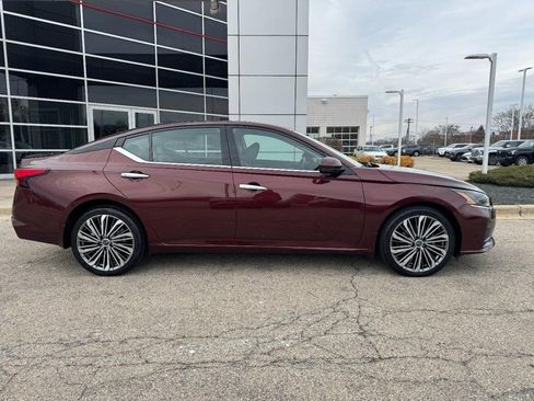 Used 2023 Nissan Altima 2.5 SL image 2