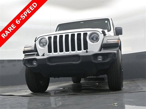 Used 2020 Jeep Gladiator Sport w/ Trailer Tow Package image 42