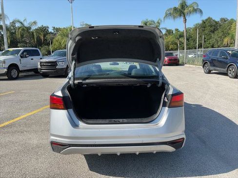 Used 2024 Nissan Altima 2.5 SV FWD image 9