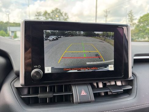 Used 2025 Toyota RAV4 XLE AWD/4WD image 15