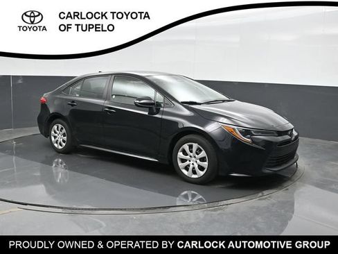 Used 2025 Toyota Corolla LE FWD image 5