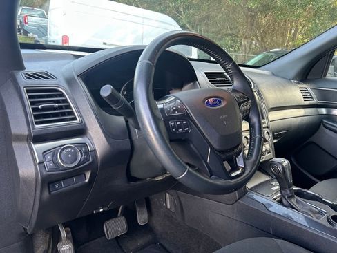 Used 2018 Ford Explorer XLT w/ Equipment Group 201A image 8