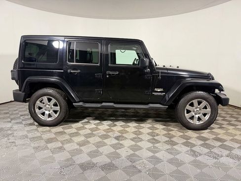 Used 2014 Jeep Wrangler Unlimited Sahara w/ Dual Top Group AWD/4WD image 8