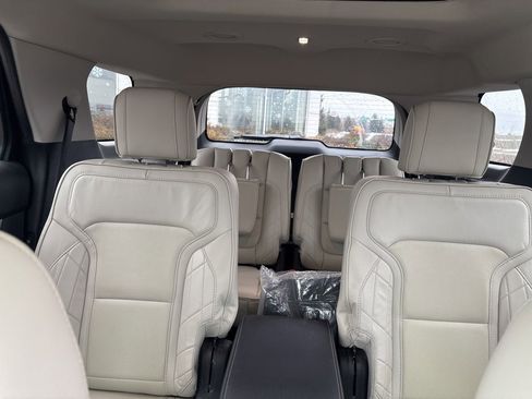 Used 2019 Ford Explorer Platinum image 26