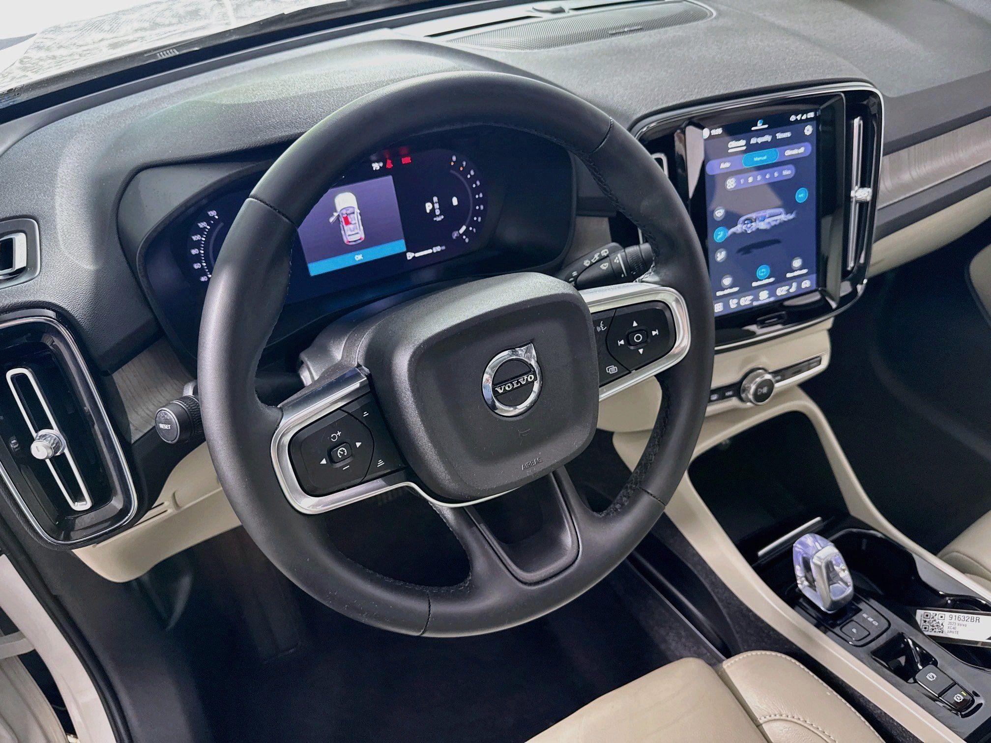 Used 2023 Volvo XC40 B5 Plus AWD/4WD image 24