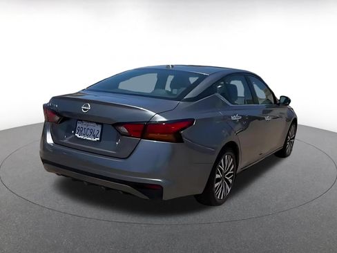 Used 2025 Nissan Altima 2.5 SV FWD image 13