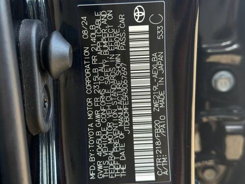 Used 2024 Toyota Corolla LE FWD image 30