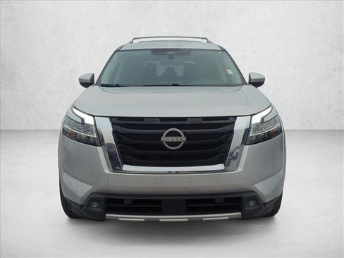 Used 2022 Nissan Pathfinder SL image 2
