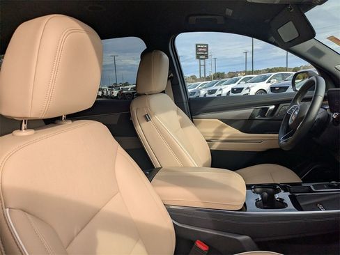 Used 2025 Buick Enclave Preferred w/ Power Package image 29