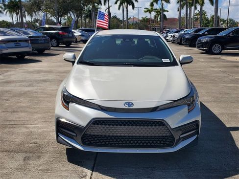 Used 2021 Toyota Corolla SE image 2