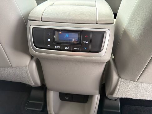 Used 2017 Toyota Highlander XLE FWD image 37