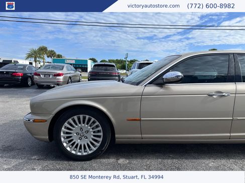 Used 2005 Jaguar XJ8 L image 4