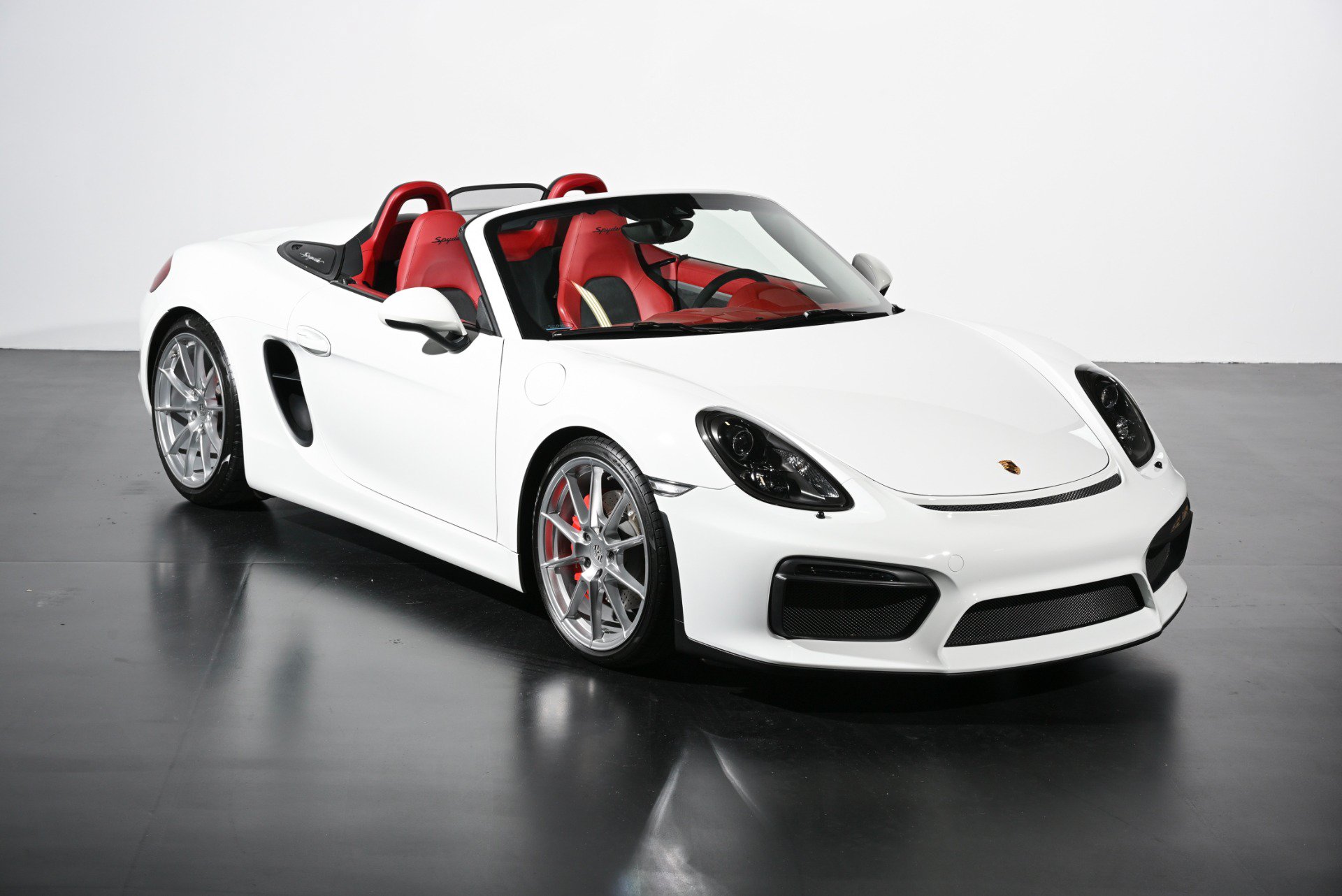 Used 2016 Porsche Boxster Spyder RWD image 2