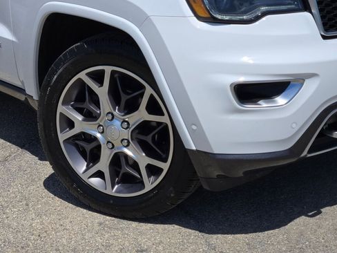 Used 2018 Jeep Grand Cherokee Limited AWD/4WD image 3