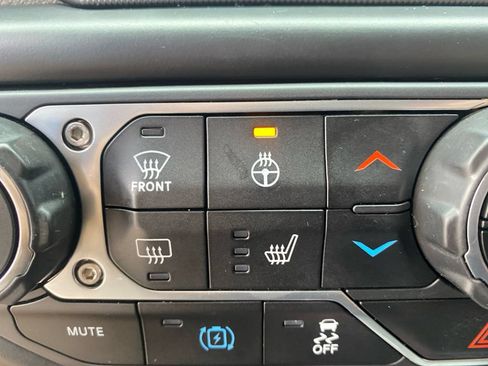 Used 2023 Jeep Wrangler Unlimited Sahara w/ Cold Weather Group AWD/4WD image 19