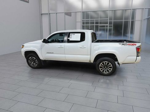 Certified 2022 Toyota Tacoma TRD Sport w/ Technology Package AWD/4WD image 6