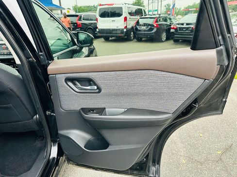 Used 2021 Nissan Rogue SV image 31