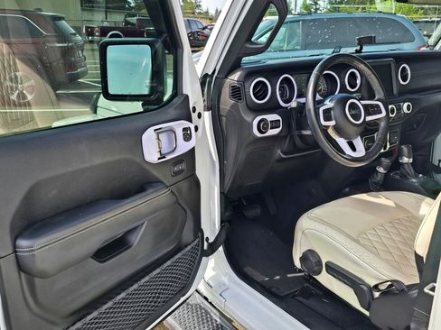 Used 2020 Jeep Wrangler Unlimited Sahara w/ Uconnect 4C Nav & Sound Group AWD/4WD image 18