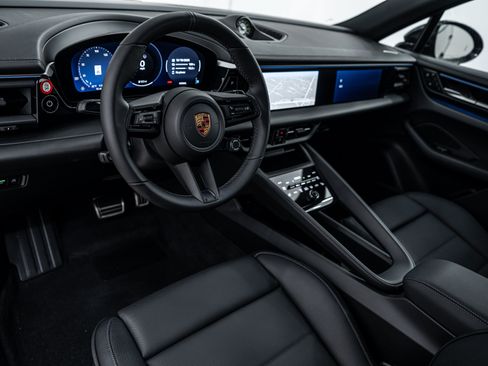 Certified 2025 Porsche Macan 4S Electric AWD/4WD image 4