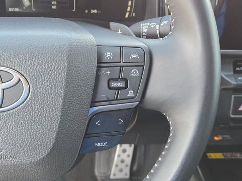 Used 2025 Toyota Camry SE w/ Convenience Package FWD image 17