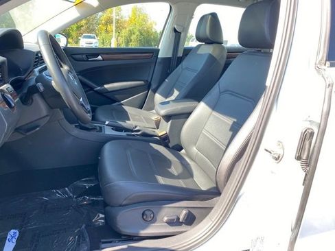 Used 2022 Volkswagen Passat 2.0T image 14
