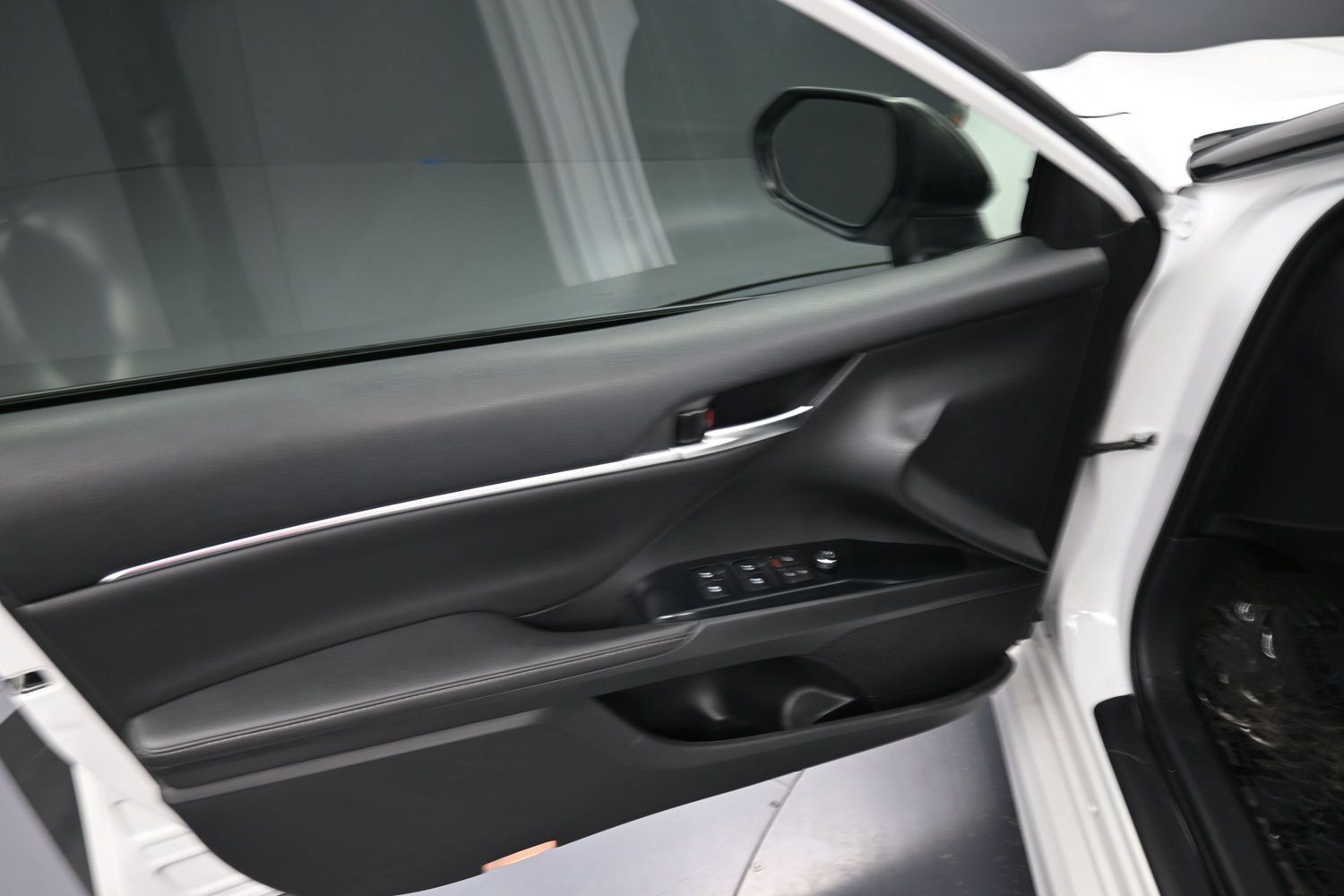 Used 2020 Toyota Camry XSE FWD image 13