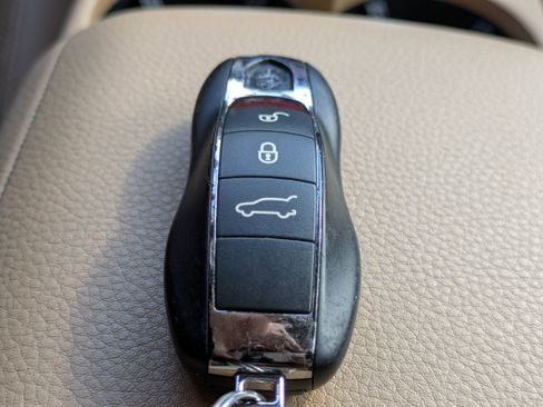 Used 2018 Porsche Macan S image 36