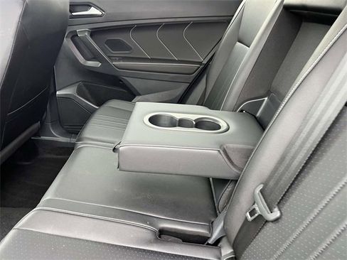 Certified 2024 Volkswagen Tiguan SE image 11