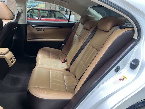 Used 2018 Lexus ES 350 w/ Luxury Package w/Wood Trim FWD image 25
