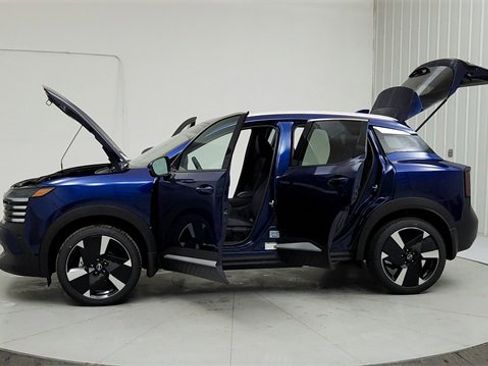 New 2025 Nissan Kicks SR image 12