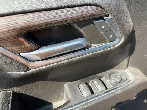 Used 2023 Chevrolet Silverado 1500 LT AWD/4WD image 17